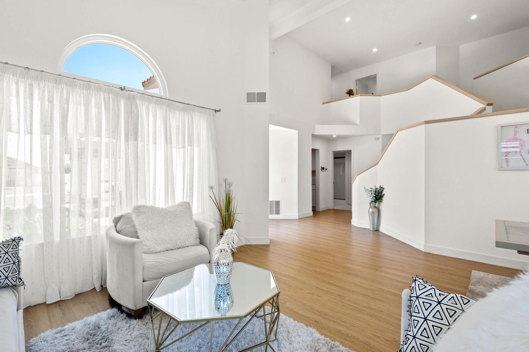Luxe Spacious Near Parks Fully Equipped *