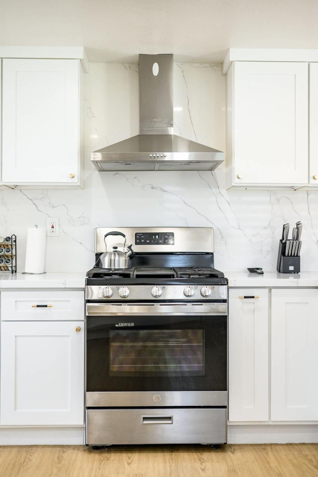 Luxe Spacious Near Parks Fully Equipped Riverside
