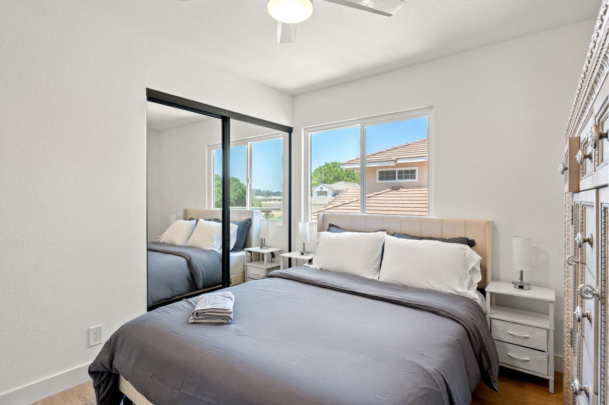 Luxe Spacious Near Parks Fully Equipped Riverside